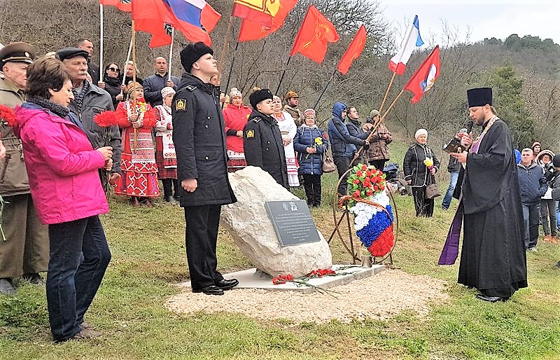 Памятный знак в честь Чапаевской дивизии освятили в Мартыновой балке